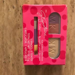 🔥New Mary Kay Signature Eye shadow Trio w/brush